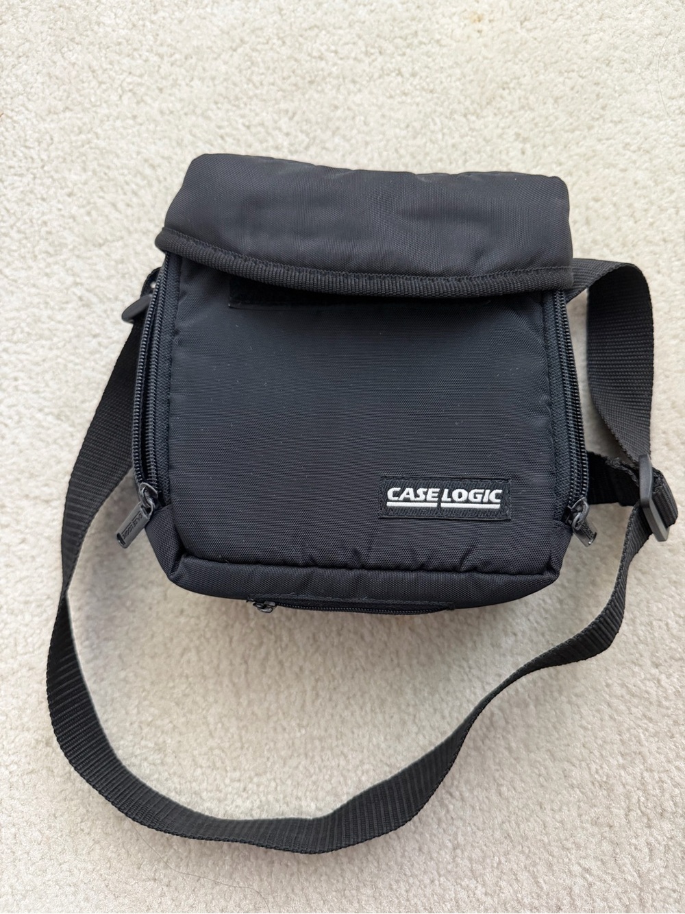 vintage Case Logic portable CD player (Discman/Walkman) carrying case